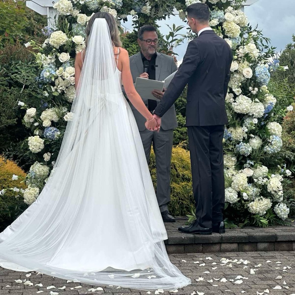Pronovias ivory wedding veil